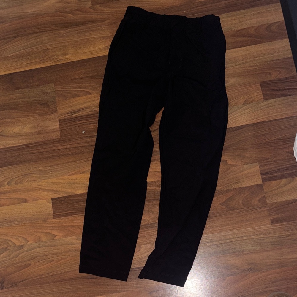 Vuori Black Cropped Ankle Pants